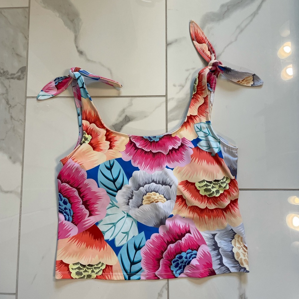 Kortni Jeane Oversized Floral 🦄 Top